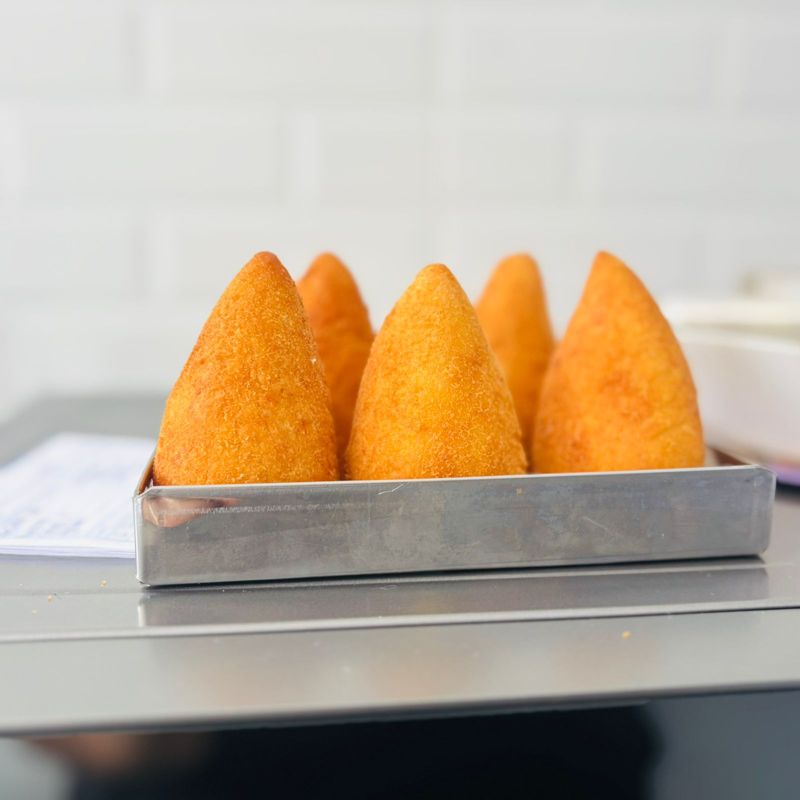 Coxinha, doces e salgados da Clare Sabores