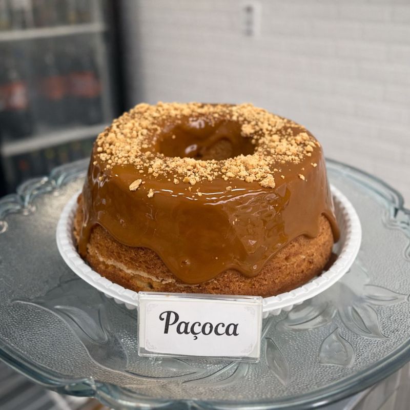 Paçoca, bolos com cobertura da Clare Sabores